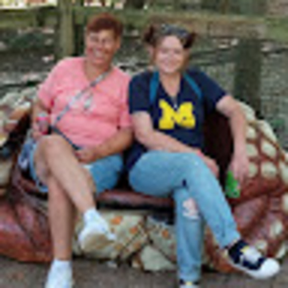 Meet your Posher, Chrissy - Picture 1 of 1